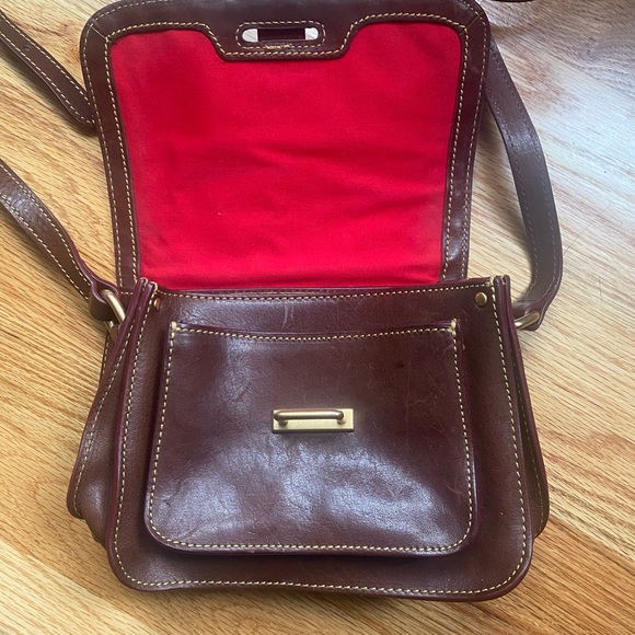 Dooney & Bourke VTG dark brown leather  and gold trimmed crossbody strap. - Picture 3 of 4